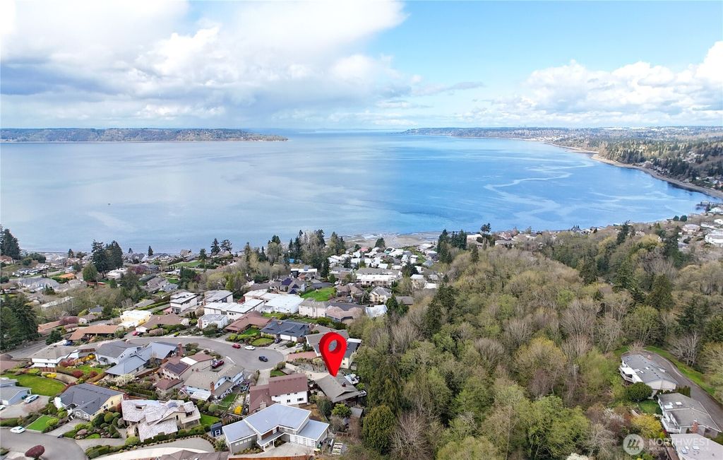 Photo of 151 S 294th Place, Federal Way, WA 98003 (MLS # 2354169)