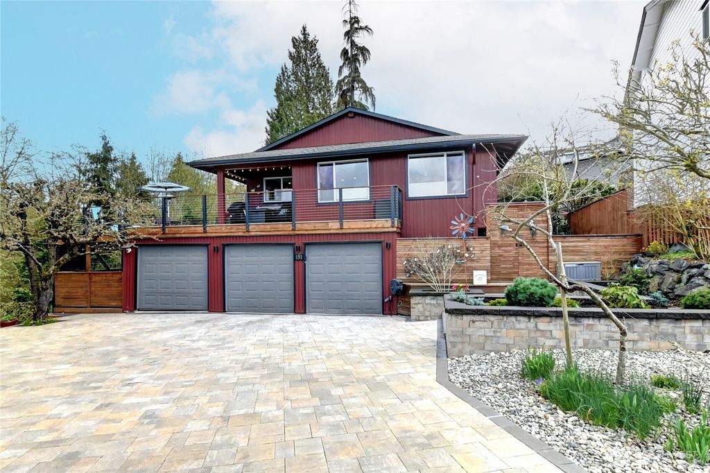 Photo of 151 S 294th Place, Federal Way, WA 98003 (MLS # 2354169)