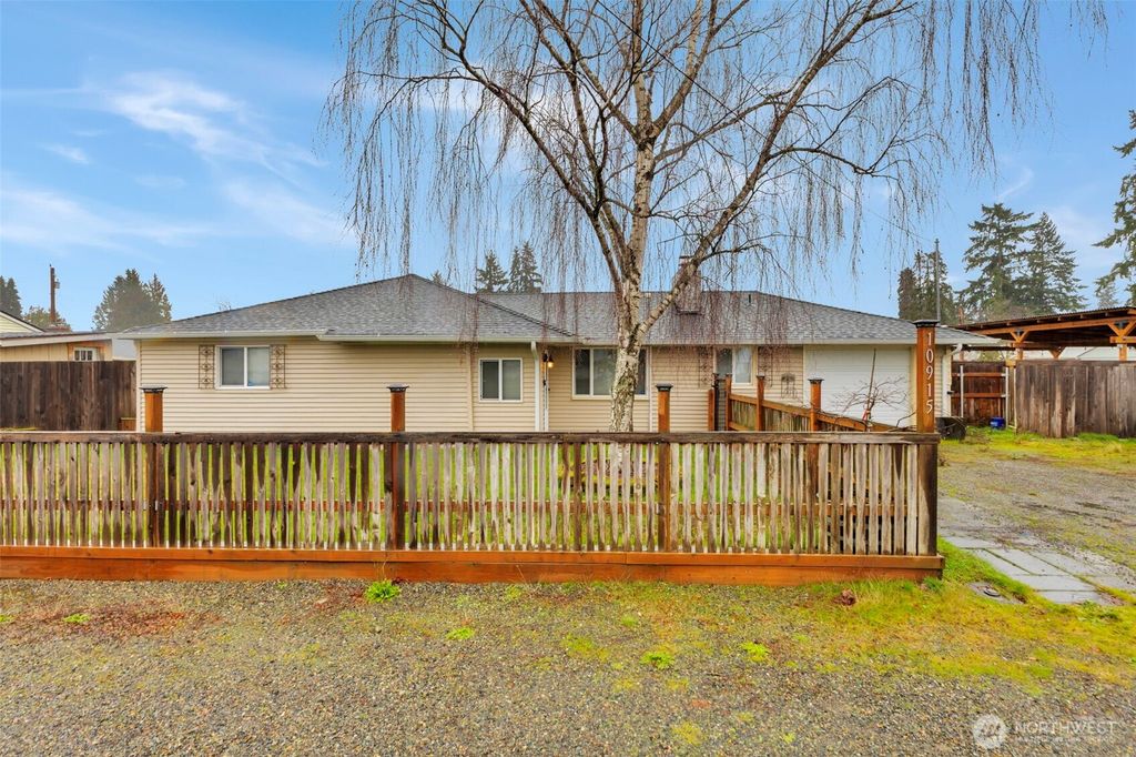 Photo of 10915 Davisson Road SW, Lakewood, WA 98499 (MLS # 2463537)