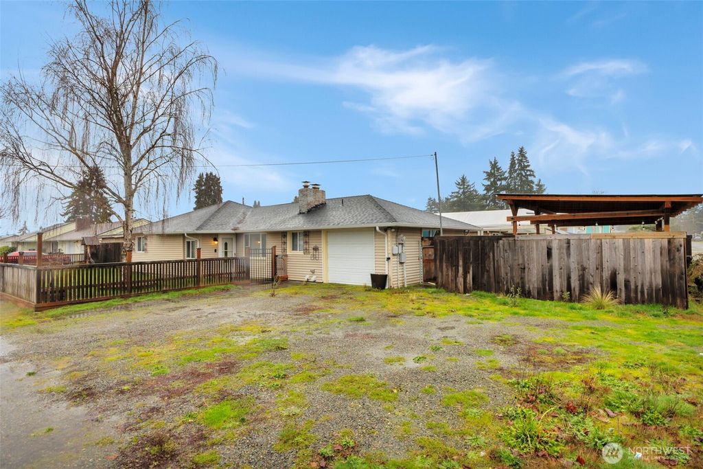 Photo of 10915 Davisson Road SW, Lakewood, WA 98499 (MLS # 2463537)