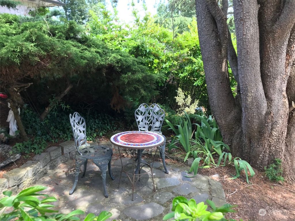 Photo of 2446 SW Kenyon Street, Seattle, WA 98106 (MLS # 2128032)