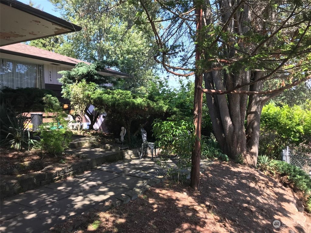 Photo of 2446 SW Kenyon Street, Seattle, WA 98106 (MLS # 2128032)