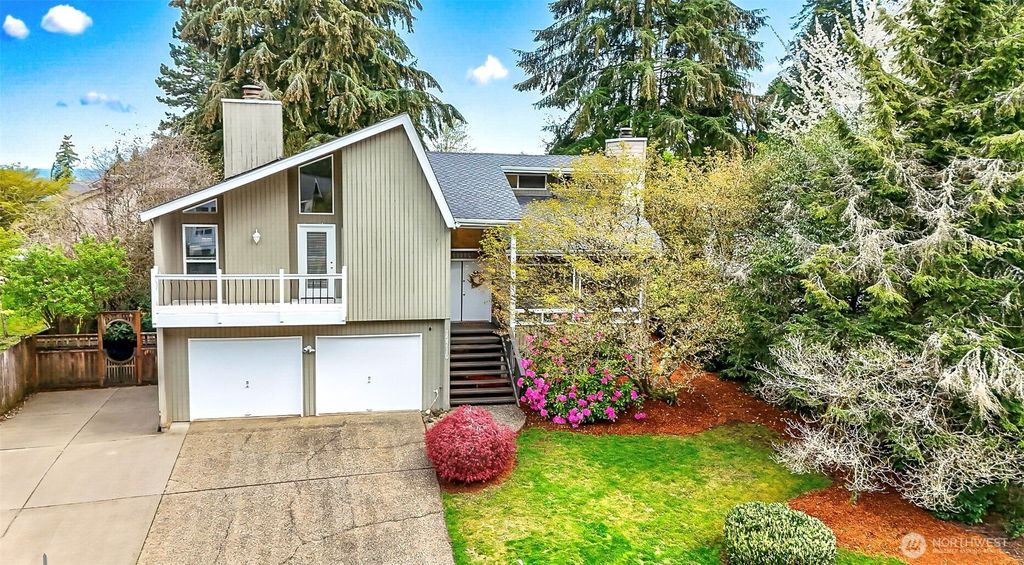 Photo of 15710 SE 46th Way, Bellevue, WA 98006 (MLS # 2364200)