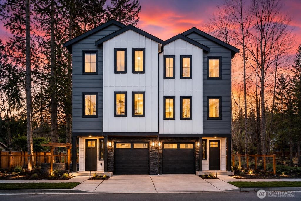 Photo of 537 NW Juniper Street, Issaquah, WA 98027 (MLS # 2535639)