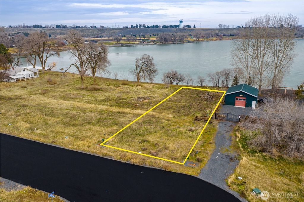 Photo of 15 Valley Road NE #15, Moses Lake, WA 98837 (MLS # 2501811)