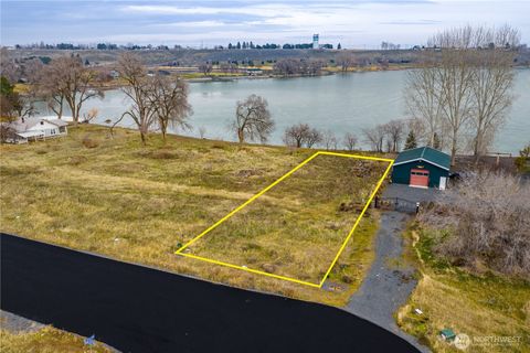 Photo of 15 Valley Road NE #15, Moses Lake, WA 98837 (MLS # 2501811)