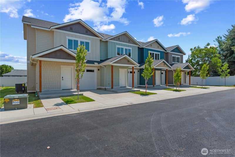 1030 Finch Lane E4