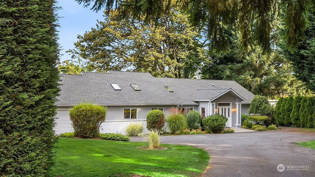 Photo of 11302 E Riverside Drive, Bothell, WA 98011 (MLS # 2156770)