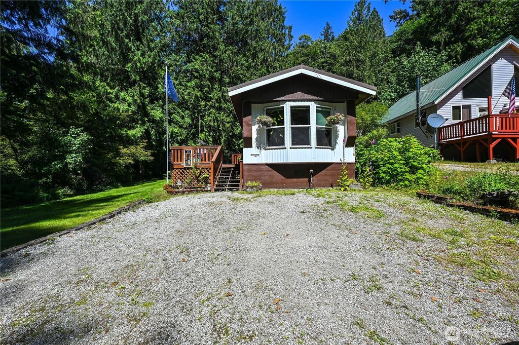 Photo of 64193 E Cascade Drive, Marblemount, WA 98267 (MLS # 2504325)