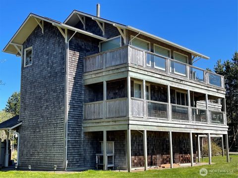 400 17th Street SW E Long Beach WA 98631