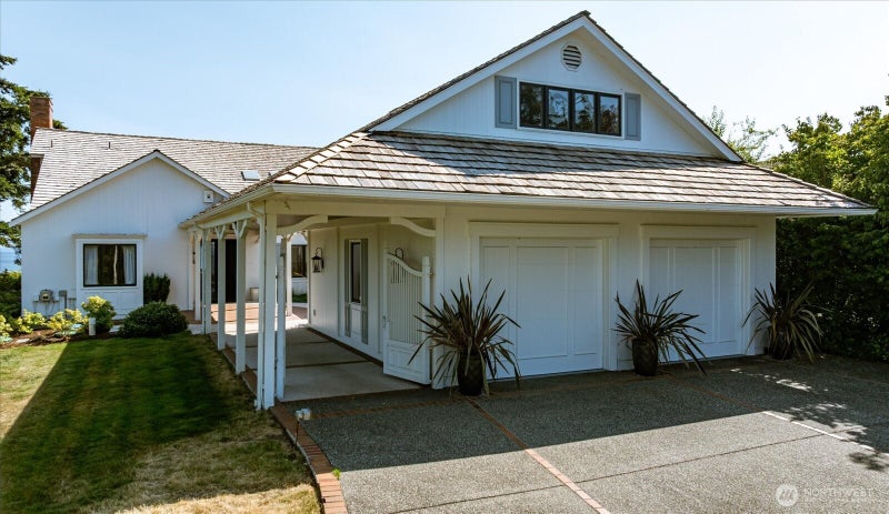 2374 Soundview Drive