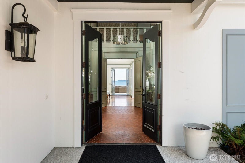 2374 Soundview Drive