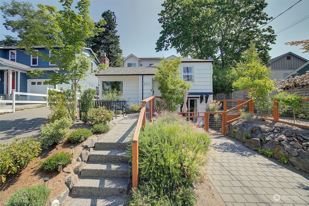 Photo of 6012 40th Avenue NE, Seattle, WA 98115 (MLS # 2276007)