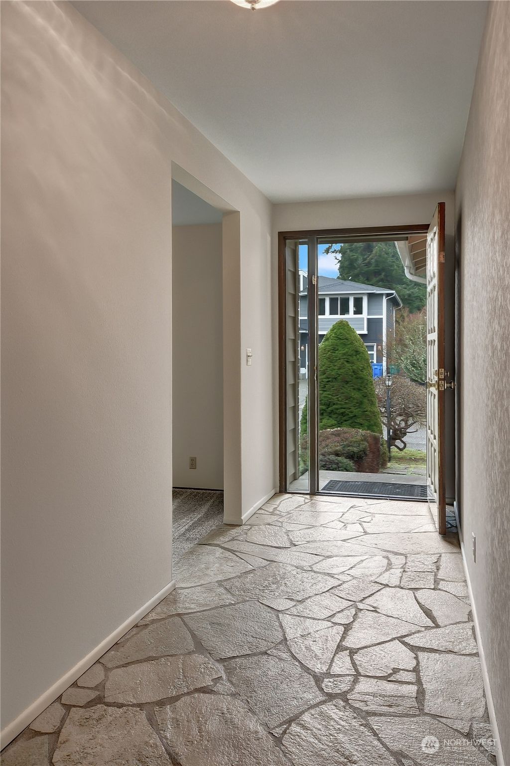 Photo of 1410 NW 198th Street, Shoreline, WA 98177 (MLS # 2038604)