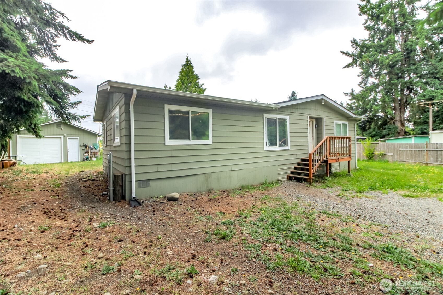 8715 Whitewood Loop SE