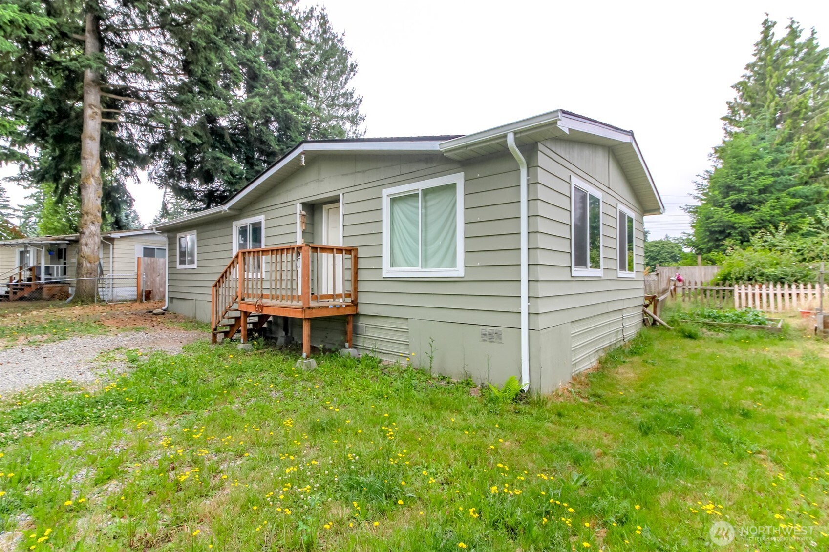 8715 Whitewood Loop SE