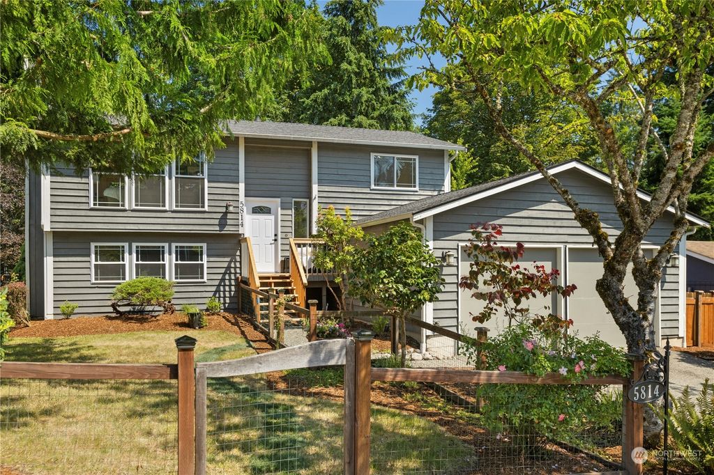Photo of 5814 NE 204th Place, Kenmore, WA 98028 (MLS # 2214504)