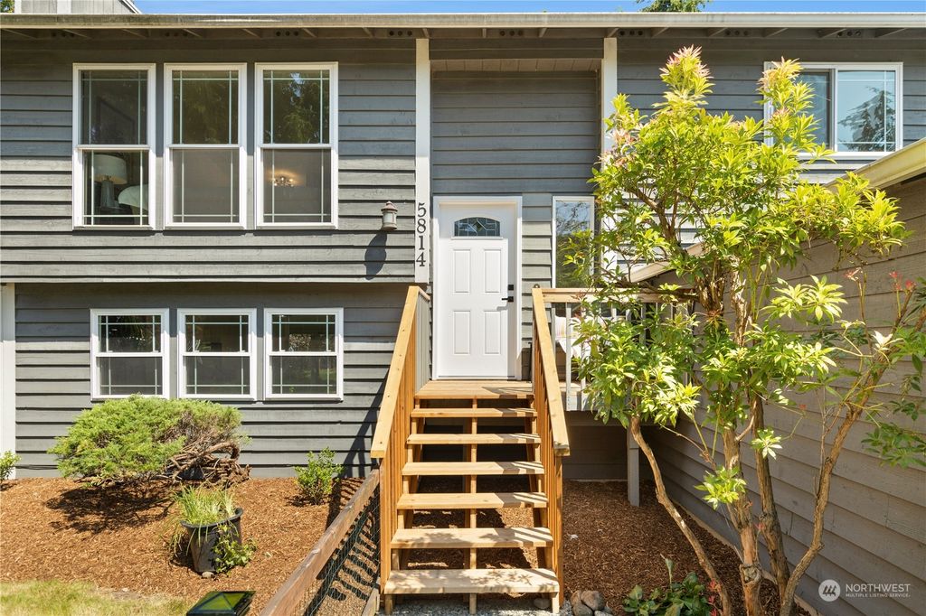 Photo of 5814 NE 204th Place, Kenmore, WA 98028 (MLS # 2214504)