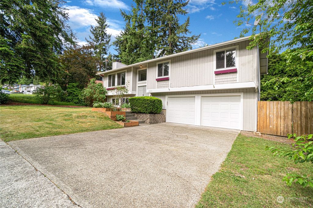 Photo of 32031 2nd Avenue SW, Federal Way, WA 98023 (MLS # 2072863)