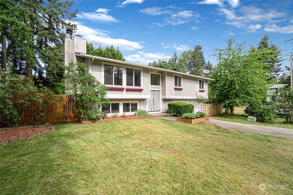 Photo of 32031 2nd Avenue SW, Federal Way, WA 98023 (MLS # 2072863)