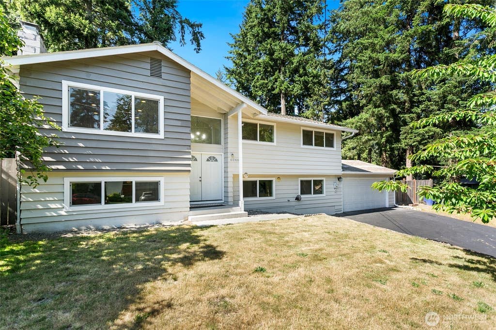 Photo of 6046 NE 204th Street, Kenmore, WA 98028 (MLS # 2542811)