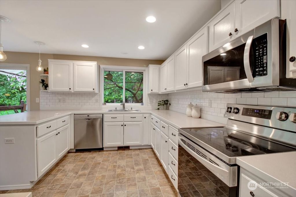 Photo of 326 135th Avenue SE, Snohomish, WA 98290 (MLS # 2241643)