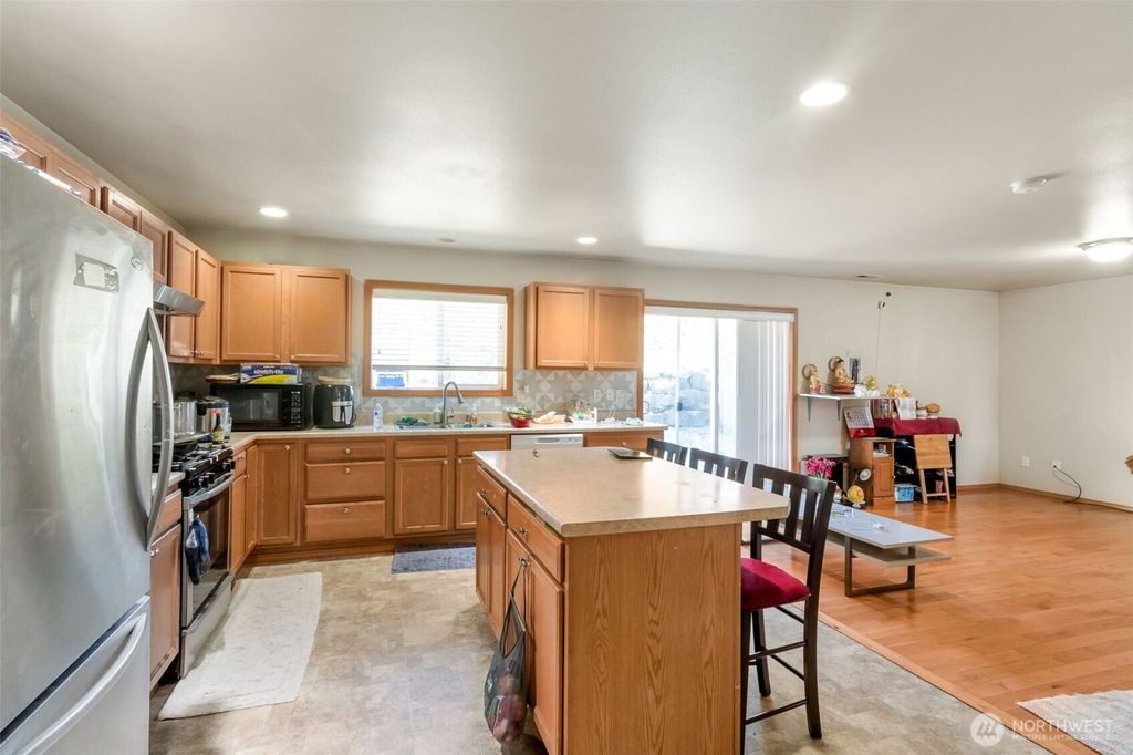 Photo of 22686 129th Place SE, Kent, WA 98031 (MLS # 2470988)