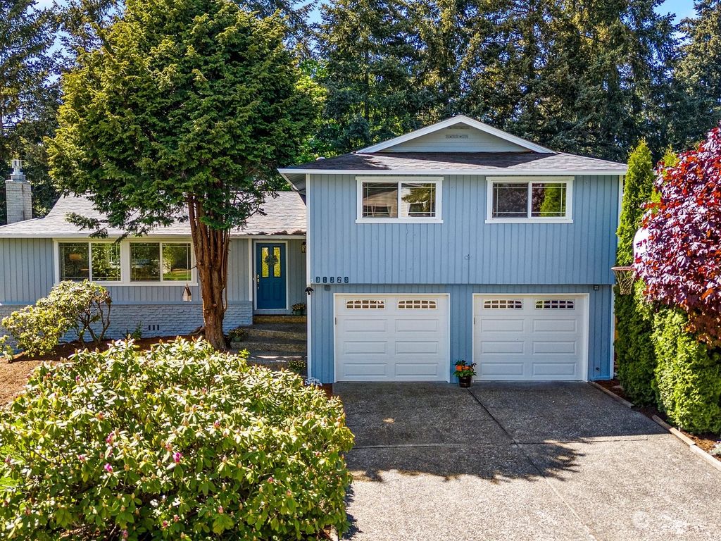 Photo of 31323 33rd Avenue SW, Federal Way, WA 98023 (MLS # 2230818)