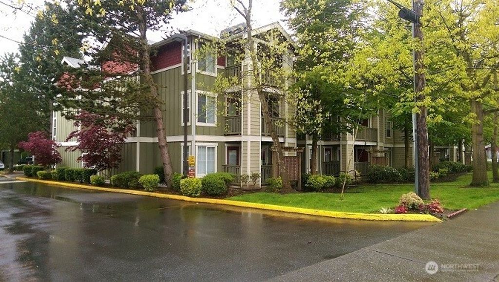 Photo of 7711 NE 175th Street #C302, Kenmore, WA 98028 (MLS # 2381993)