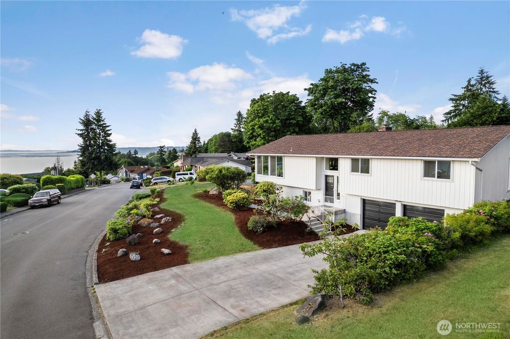 Photo of 28830 11th Avenue S, Federal Way, WA 98003 (MLS # 2388315)