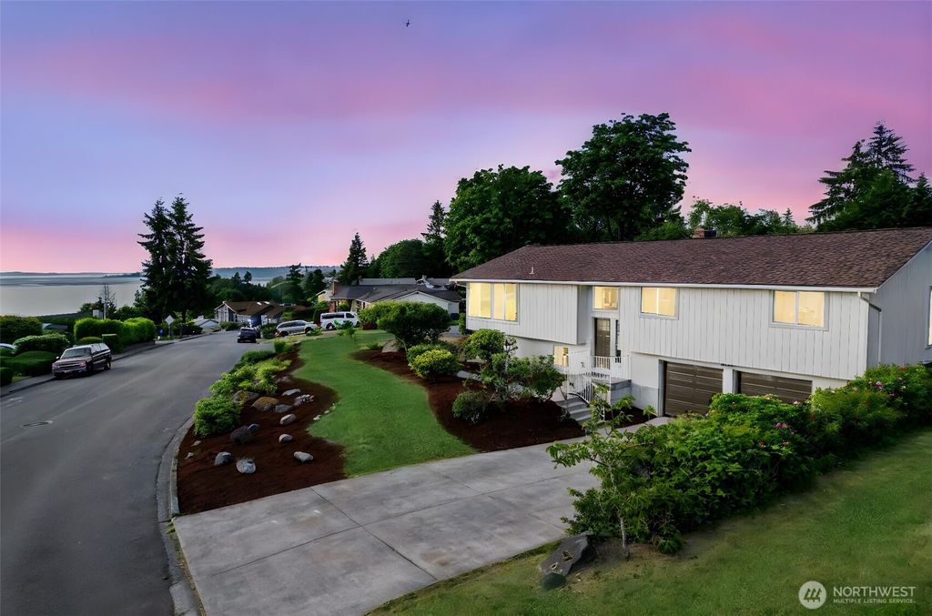 Photo of 28830 11th Avenue S, Federal Way, WA 98003 (MLS # 2388315)