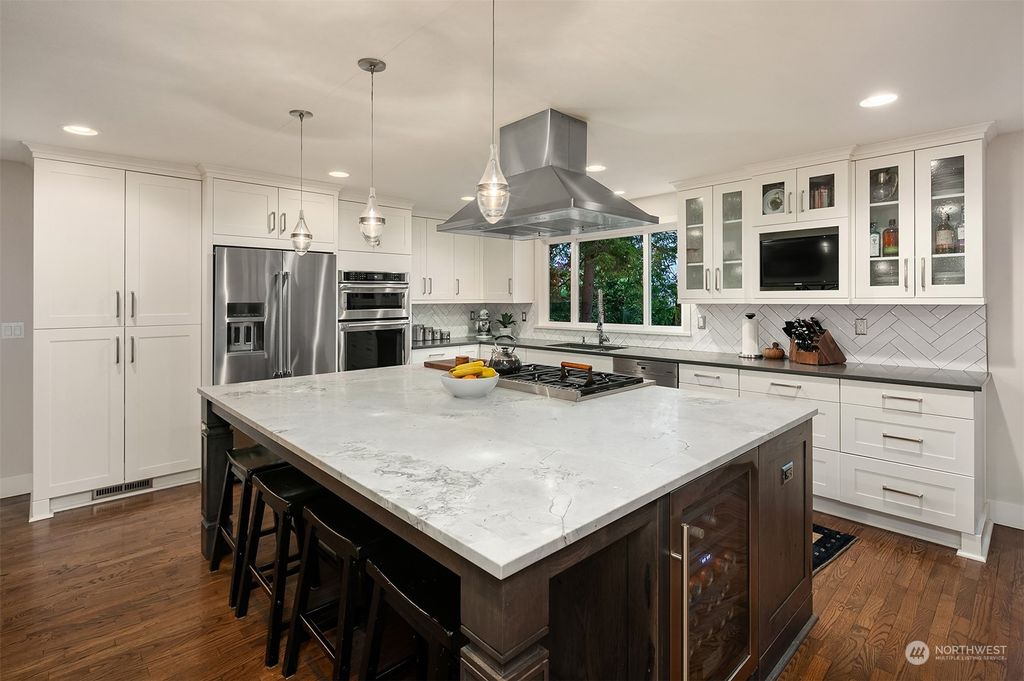 Photo of 8247 E Mercer Way, Mercer Island, WA 98040 (MLS # 2064238)
