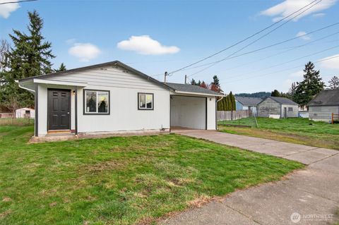 Photo of 109 Barnes Street, Kelso, WA 98626 (MLS # 2472197)