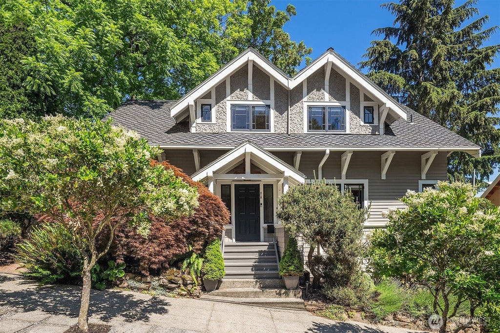 Photo of 618 37th Avenue, Seattle, WA 98122 (MLS # 2542205)