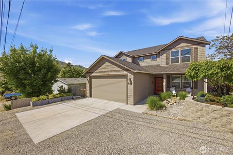Photo of 609 N Bradley Street, Chelan, WA 98816 (MLS # 2523143)