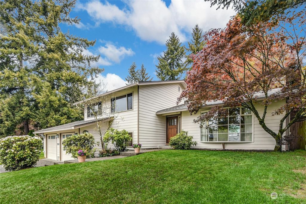 Photo of 10568 158th Avenue NE, Redmond, WA 98052 (MLS # 2229126)