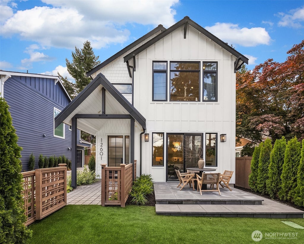 Photo of 12601 NE 80th Street, Kirkland, WA 98033 (MLS # 2571498)