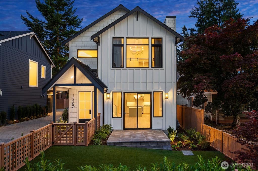 Photo of 12601 NE 80th Street, Kirkland, WA 98033 (MLS # 2571498)