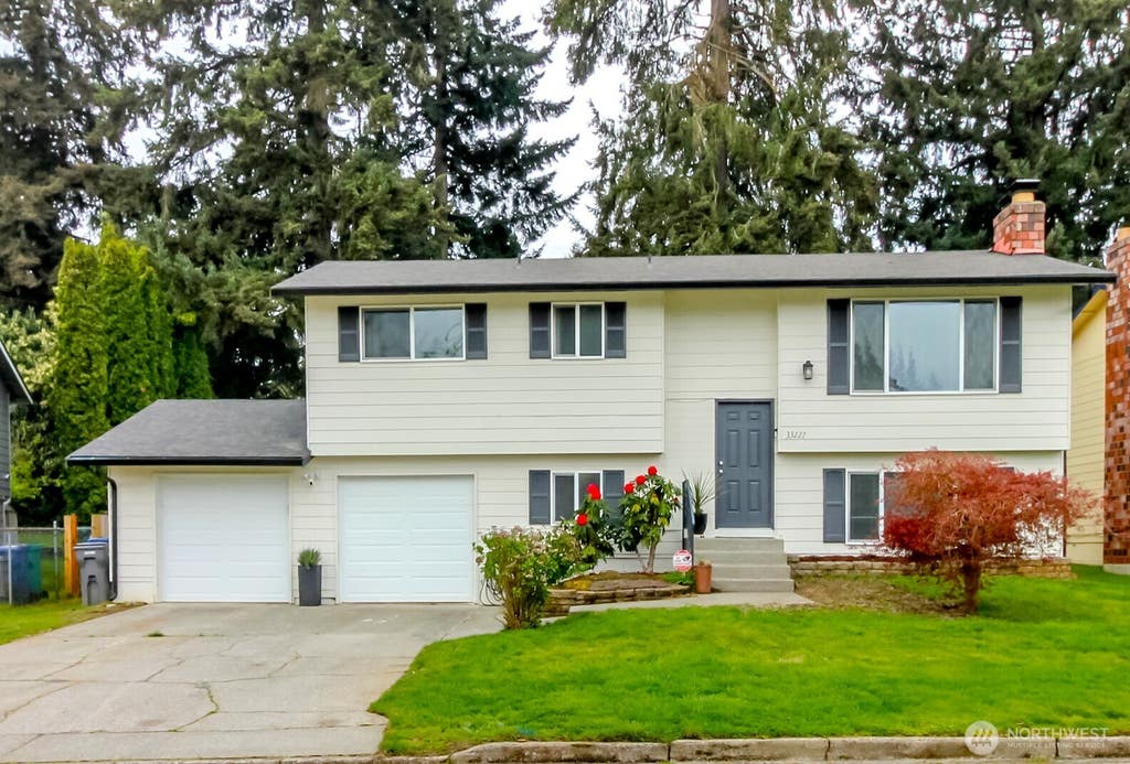 Photo of 33227 39th Avenue SW, Federal Way, WA 98023 (MLS # 2560255)