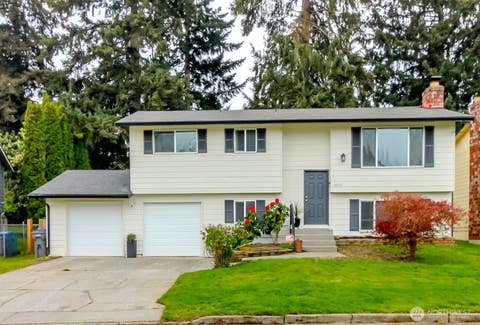 Photo of 33227 39th Avenue SW, Federal Way, WA 98023 (MLS # 2560255)