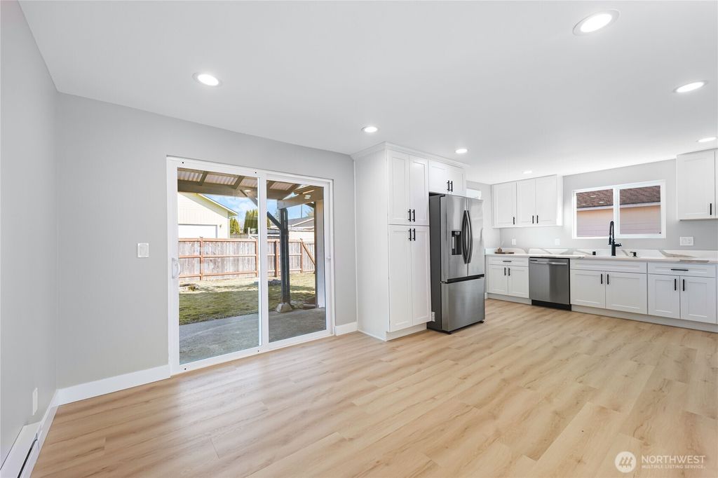 listing image 9366843942414440940