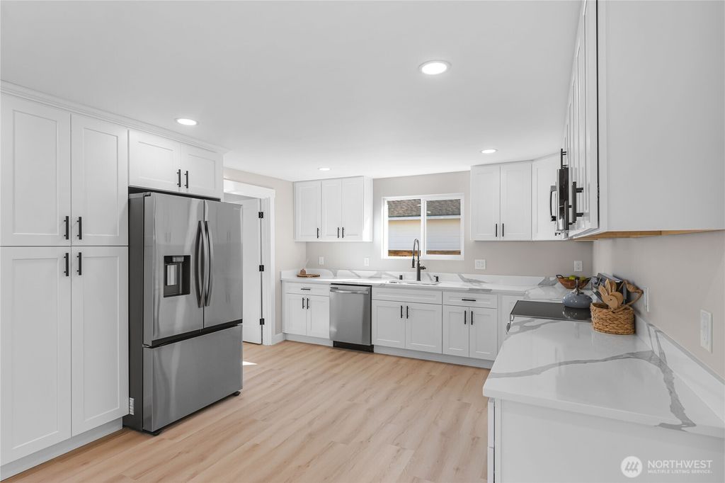 listing image 9360452330386799307