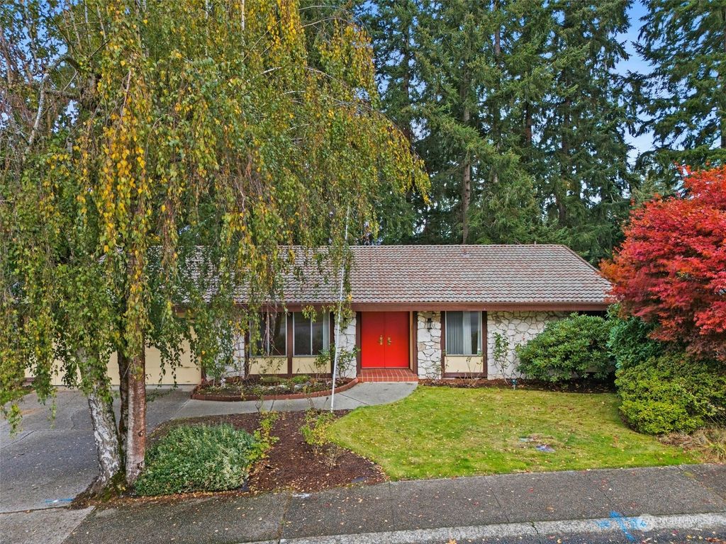 Photo of 3224 SW 325th Street, Federal Way, WA 98023 (MLS # 2306525)