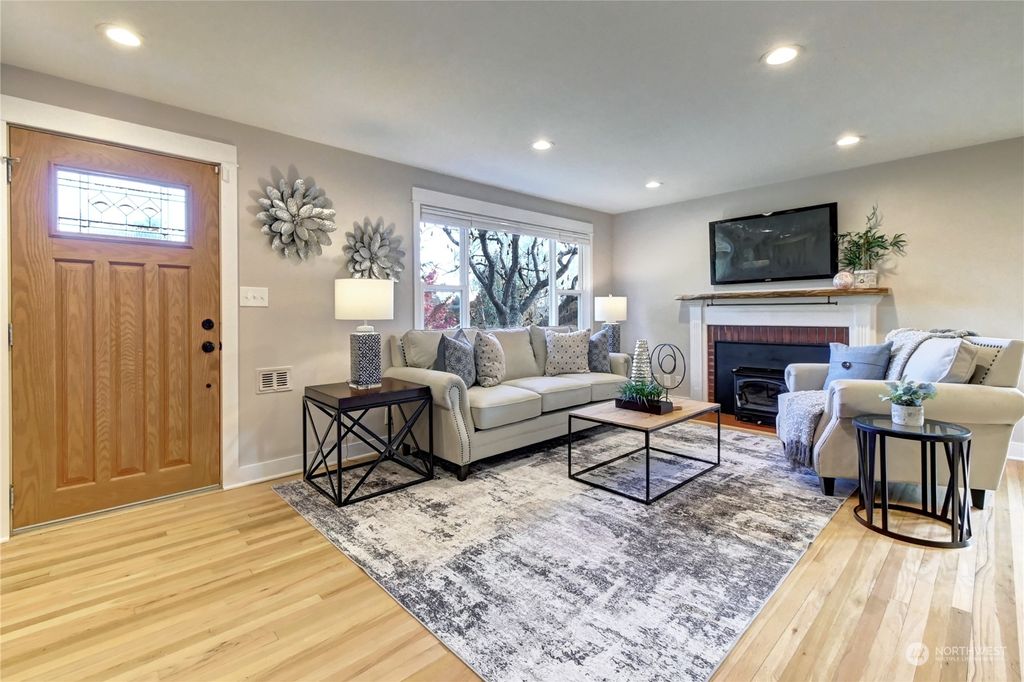 Photo of 4041 48th Avenue SW, Seattle, WA 98116 (MLS # 2308363)