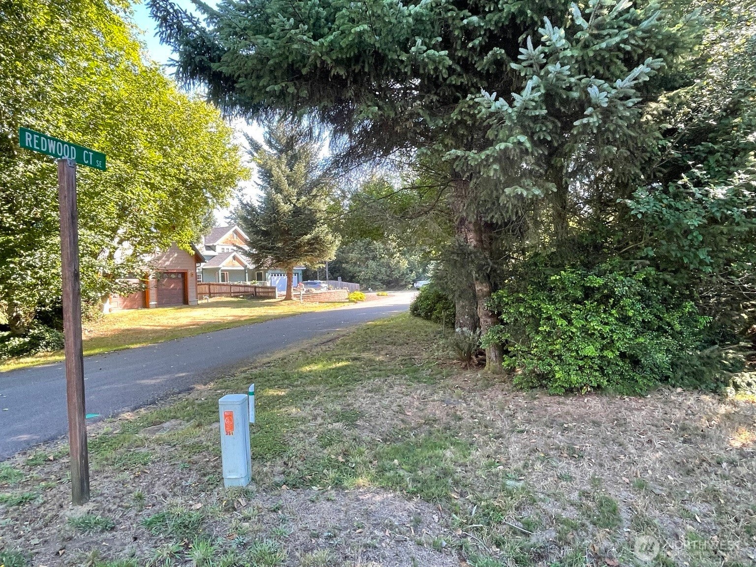 339 Redwood Court SE