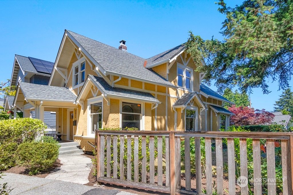 Photo of 4624 Eastern Avenue N, Seattle, WA 98103 (MLS # 2262209)