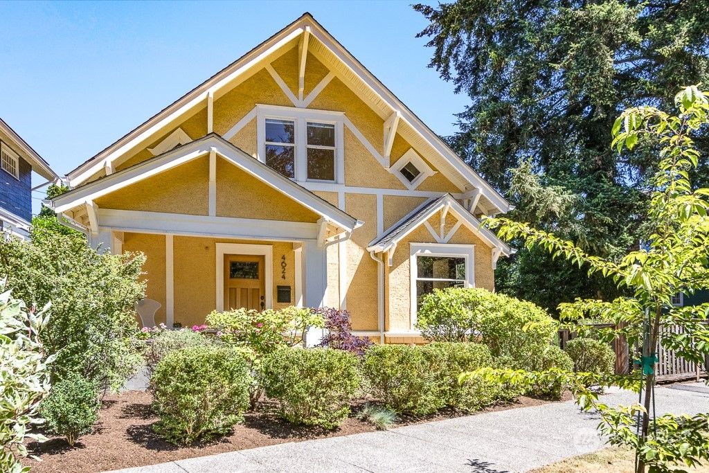 Photo of 4624 Eastern Avenue N, Seattle, WA 98103 (MLS # 2262209)