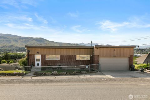 3320 NW Empire Ave, East Wenatchee, WA 98802 - MLS#: 2371301
