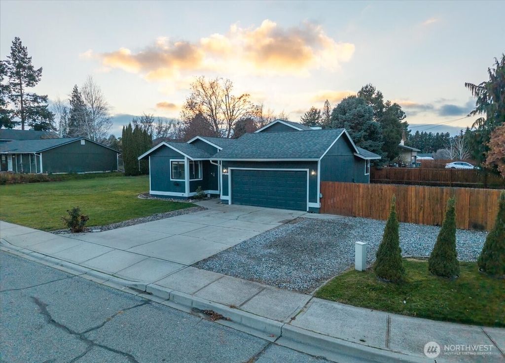 Photo of 3428 NW Alfred Place, East Wenatchee, WA 98802 (MLS # 2470081)