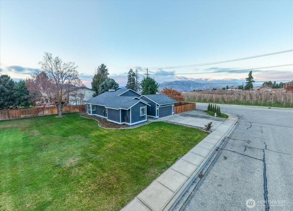 Photo of 3428 NW Alfred Place, East Wenatchee, WA 98802 (MLS # 2470081)